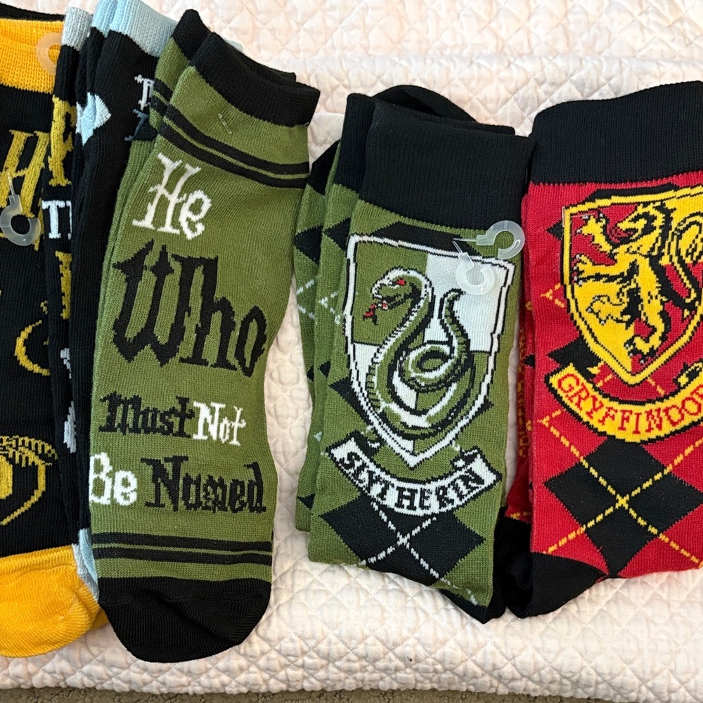 Warner Bros. Green and Red Hogwarts‎ House Socks